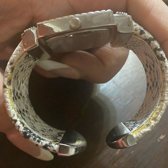 CHICO'S SILVER TONE
CUFF/BANGLE STYLE ladies watch - Picture 9 of 11